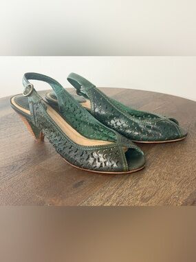Frye Maya Cut Slingback Kitten Heels Size 8.5